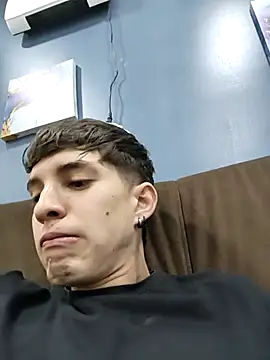 Jheampiiero online show from 11/18/25, 02:31