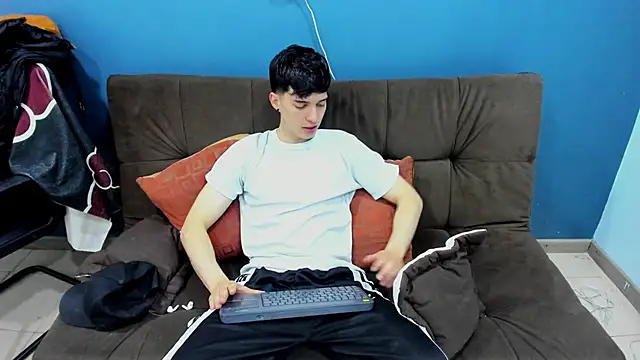 Jheampiiero online show from 12/22/25, 01:44