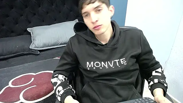 Jheampiiero online show from 10/29/25, 01:54