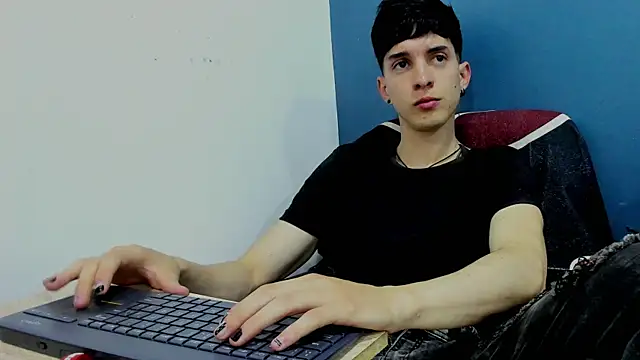 Jheampiiero online show from 12/16/25, 02:10