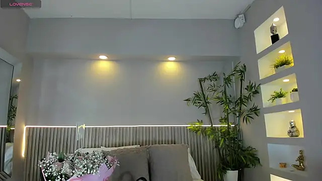 CarolineLee  online show from 11/13/25, 10:46