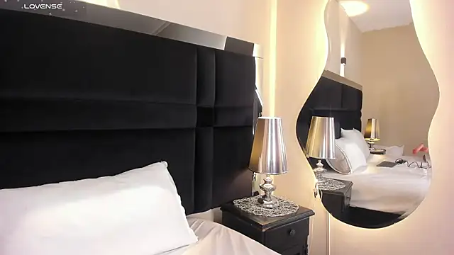 Snapshot of CarolineLee_ chatting on 07/03/26, 10:49 CarolineLee online show from 07/03/26, 10:49
