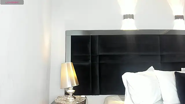 CarolineLee  online show from 03/19/26, 10:32