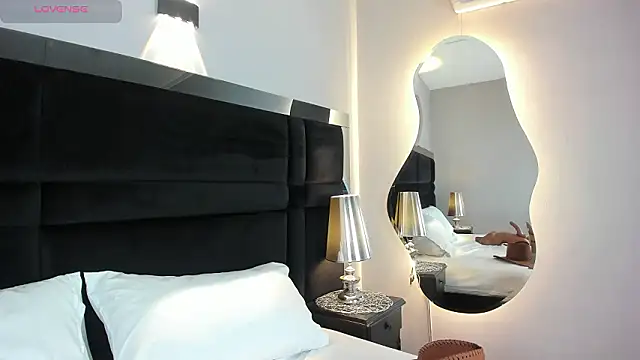 CarolineLee  online show from 03/13/26, 10:37