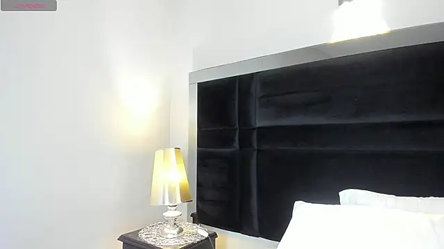 CarolineLee  online show from 03/28/26, 10:33