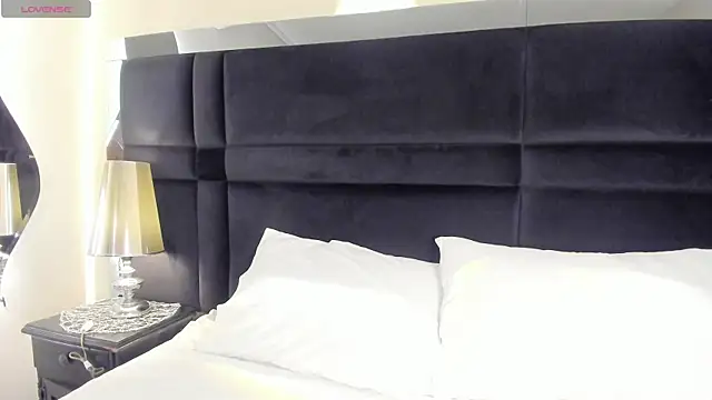 Snapshot of CarolineLee_ chatting on 05/08/26, 10:35 CarolineLee online show from 05/08/26, 10:35