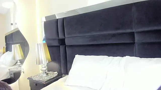 Snapshot of CarolineLee_ chatting on 06/18/26, 10:37 CarolineLee online show from 06/18/26, 10:37