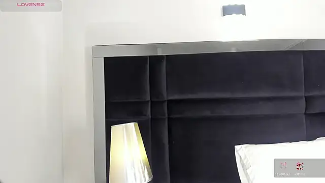 CarolineLee  online show from 04/13/26, 10:36