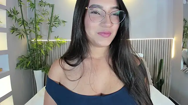 CarolineLee  online show from 11/12/25, 10:46