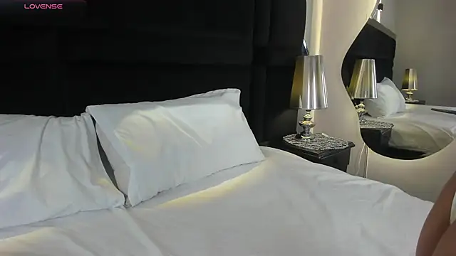 CarolineLee  online show from 04/09/26, 10:38