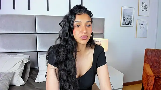 ValentiinaCruz online show from 11/06/25, 10:25