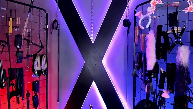 VictoryaLiah BDSM online show from 04/06/26, 11:00