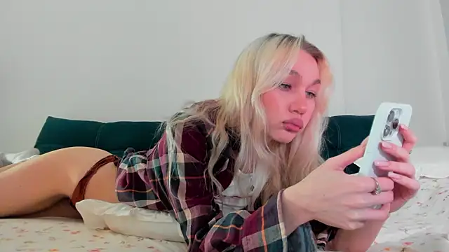 cuteleraay online show from 11/14/25, 08:12