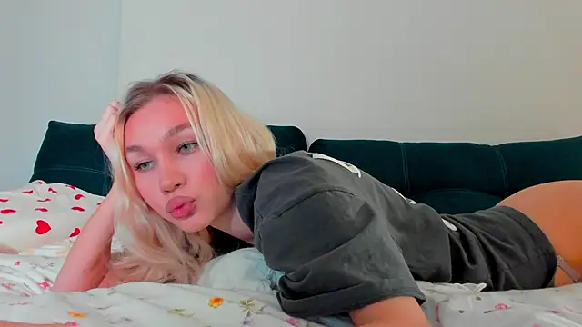 cuteleraay online show from 11/26/25, 08:20