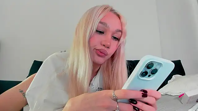 cuteleraay online show from 09/22/25, 08:37