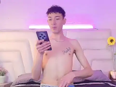 Ashton Myers online show from 11/05/25, 07:50