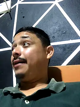 Snapshot of veronica_and_bryan chatting on 11/02/25, 12:48 veronica and bryan online show from 11/02/25, 12:48