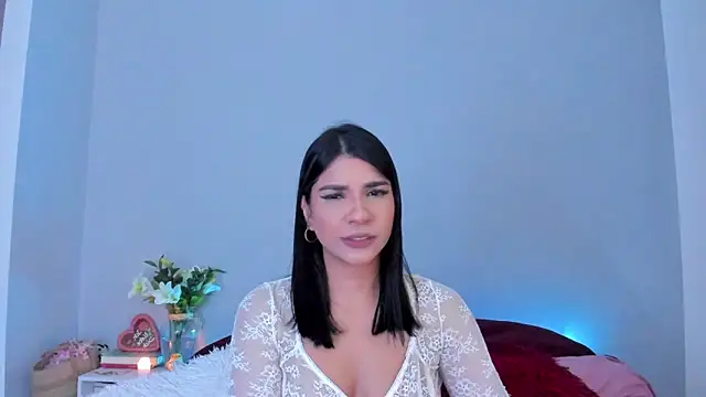 Laura-angeel online show from 11/25/25, 07:14