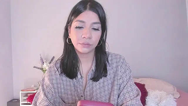 Laura-angeel online show from 02/05/26, 04:47