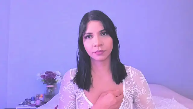 Laura-angeel online show from 12/15/25, 05:19