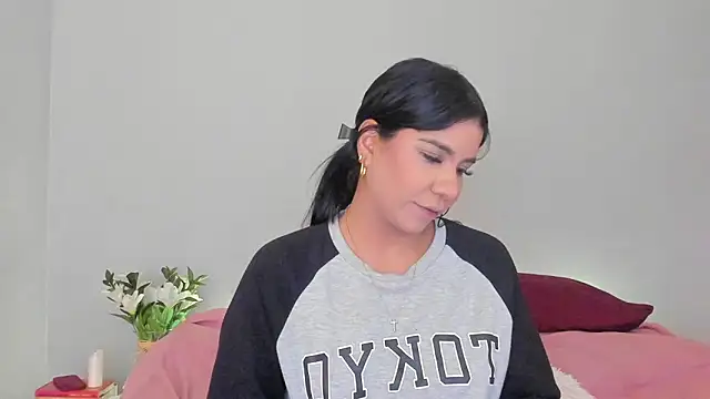 Laura-angeel online show from 10/31/25, 11:55