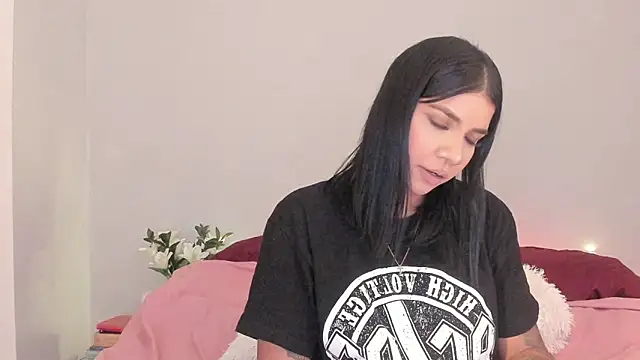 Laura-angeel online show from 10/30/25, 07:00