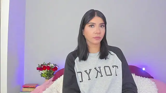 Laura-angeel online show from 10/22/25, 06:18