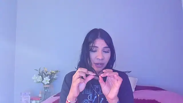 Laura-angeel online show from 12/01/25, 08:42