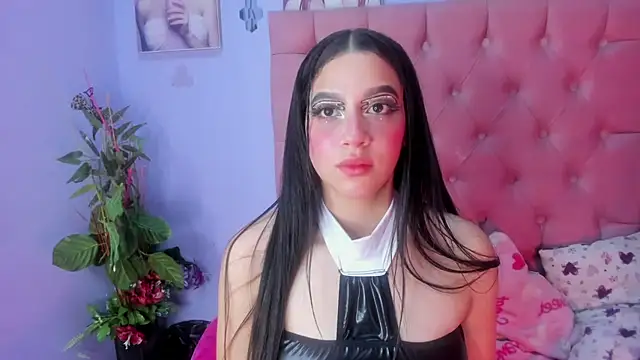 Megan Luxe online show from 10/31/25, 04:53