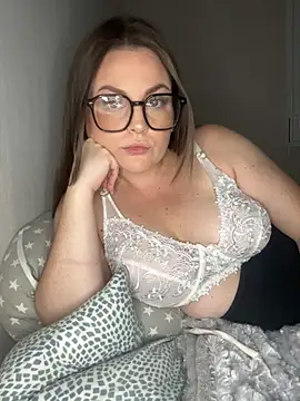 Snapshot of whitequeen_xxx chatting on 10/07/25, 08:21 whitequeen xxx online show from 10/07/25, 08:21