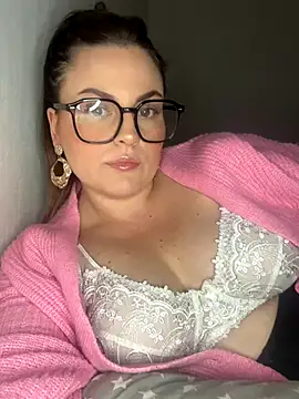 Snapshot of whitequeen_xxx chatting on 10/08/25, 08:53 whitequeen xxx online show from 10/08/25, 08:53