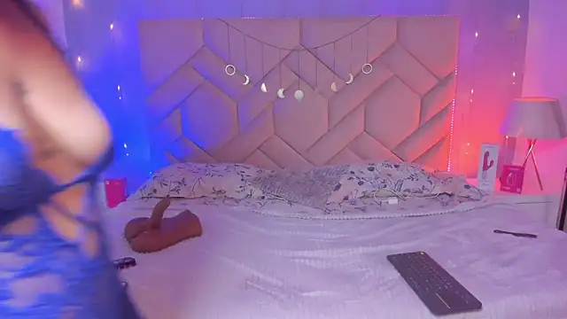 Snapshot of caroline__muller chatting on 04/13/26, 11:36 caroline muller online show from 04/13/26, 11:36