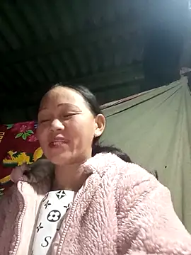 Snapshot of MaiHoa69 chatting on 11/23/25, 01:21 MaiHoa69 online show from 11/23/25, 01:21