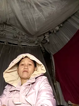 Snapshot of MaiHoa69 chatting on 11/21/25, 07:24 MaiHoa69 online show from 11/21/25, 07:24