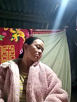 Snapshot of MaiHoa69 chatting on 11/13/25, 02:15 MaiHoa69 online show from 11/13/25, 02:15