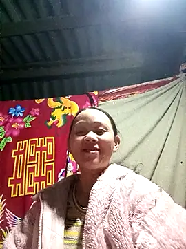 Snapshot of MaiHoa69 chatting on 11/12/25, 02:10 MaiHoa69 online show from 11/12/25, 02:10