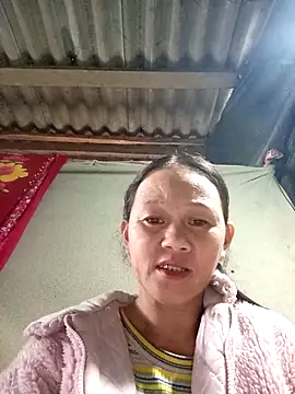 Snapshot of MaiHoa69 chatting on 10/25/25, 12:32 MaiHoa69 online show from 10/25/25, 12:32