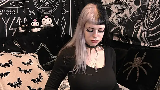 Paige Turner online show from 04/07/26, 01:18