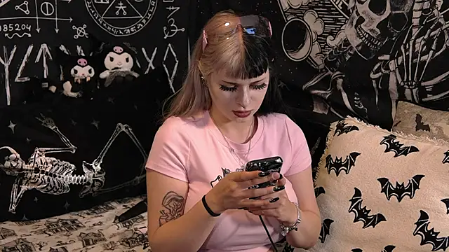 Paige Turner online show from 04/24/26, 01:18