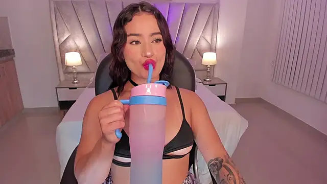 Saskia litt online show from 11/17/25, 08:40