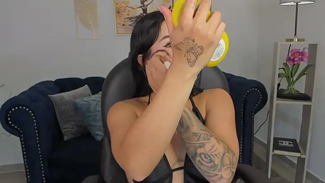 Saskia litt online show from 12/19/25, 03:43