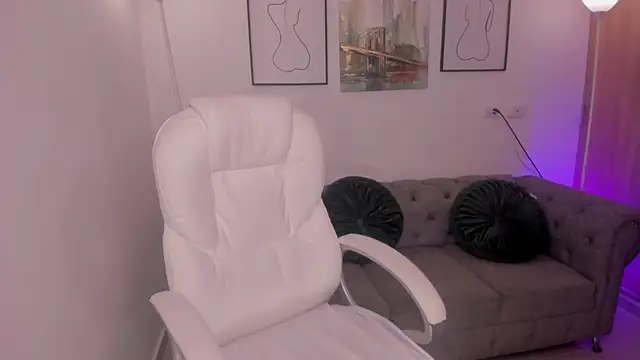 Saskia litt online show from 10/05/25, 04:14