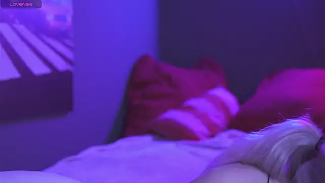 Nelly Carroll online show from 10/28/25, 02:34