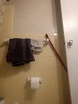 Snapshot of Longthickdick33 chatting on 02/14/26, 02:17 Longthickdick33 online show from 02/14/26, 02:17