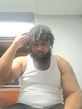 Snapshot of Longthickdick33 chatting on 12/15/25, 04:13 Longthickdick33 online show from 12/15/25, 04:13