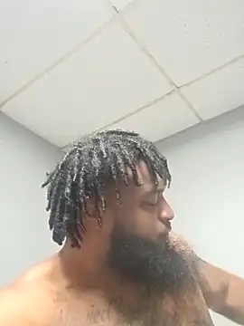 Snapshot of Longthickdick33 chatting on 11/04/25, 05:06 Longthickdick33 online show from 11/04/25, 05:06