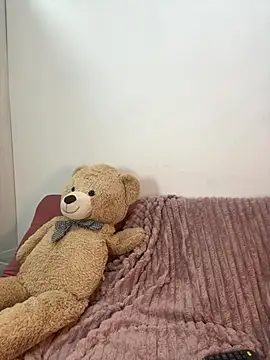 Snapshot of MarSantana_2 chatting on 10/28/25, 05:18 MarSantana 2 online show from 10/28/25, 05:18