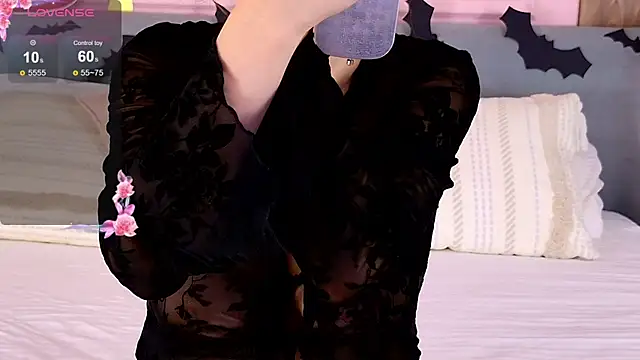 Snapshot of MilaLavson chatting on 10/27/25, 05:08 MilaLavson online show from 10/27/25, 05:08