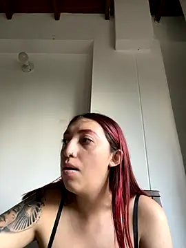 Snapshot of Paulina-Wells chatting on 10/03/25, 10:11 Paulina-Wells online show from 10/03/25, 10:11