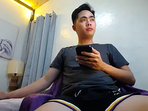 Snapshot of hot_8inchtwink chatting on 10/24/25, 03:44 hot 8inchtwink online show from 10/24/25, 03:44